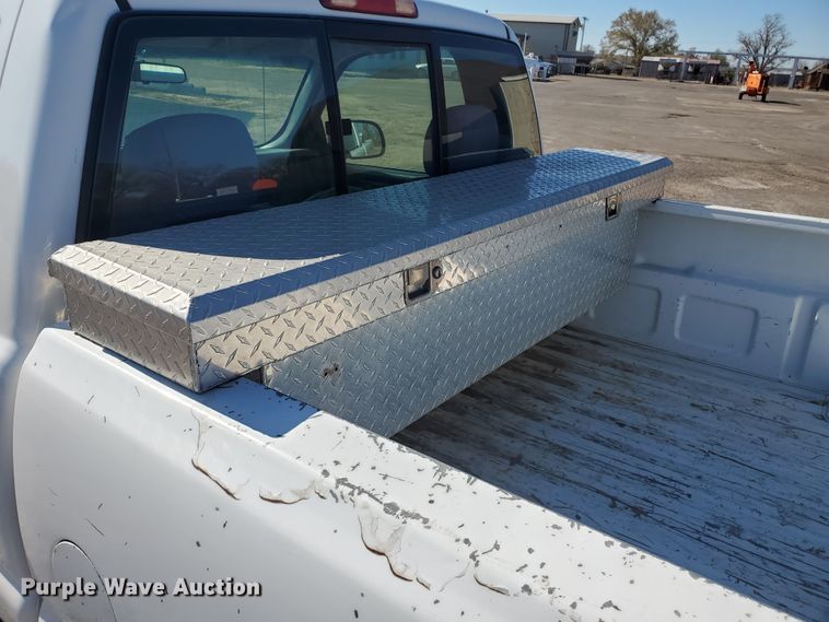 image for item IT9809 2000 Chevrolet Silverado 1500  pickup truck