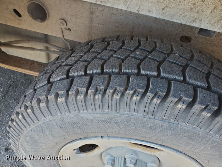 image for item IT9809 2000 Chevrolet Silverado 1500  pickup truck