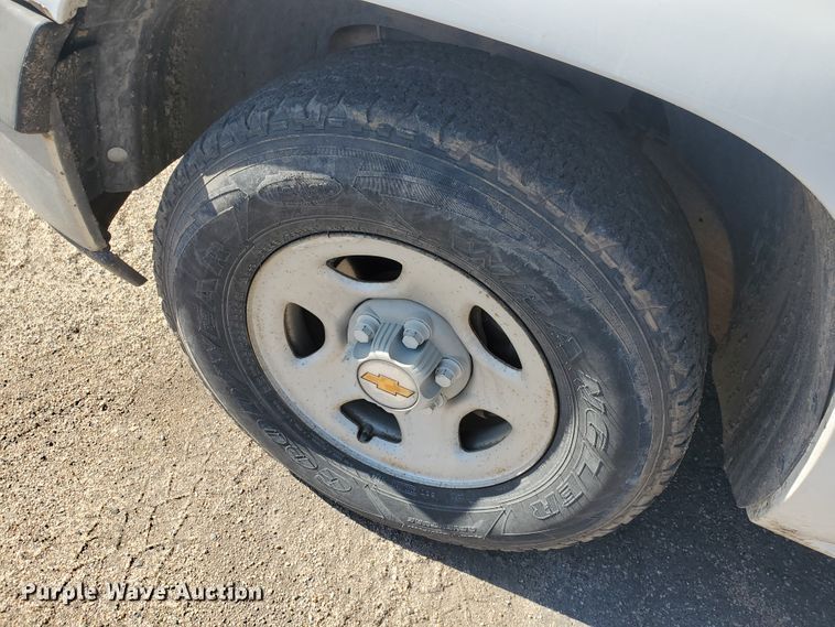 image for item IT9809 2000 Chevrolet Silverado 1500  pickup truck