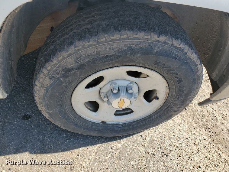 image for item IT9809 2000 Chevrolet Silverado 1500  pickup truck