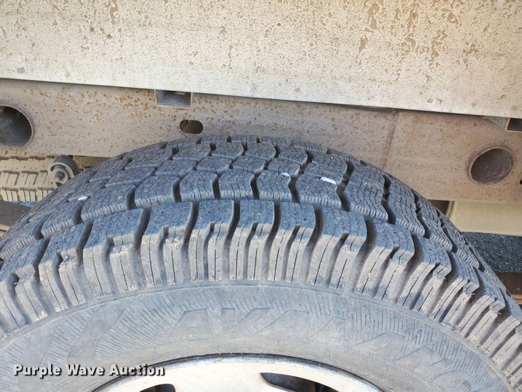 image for item IT9809 2000 Chevrolet Silverado 1500  pickup truck