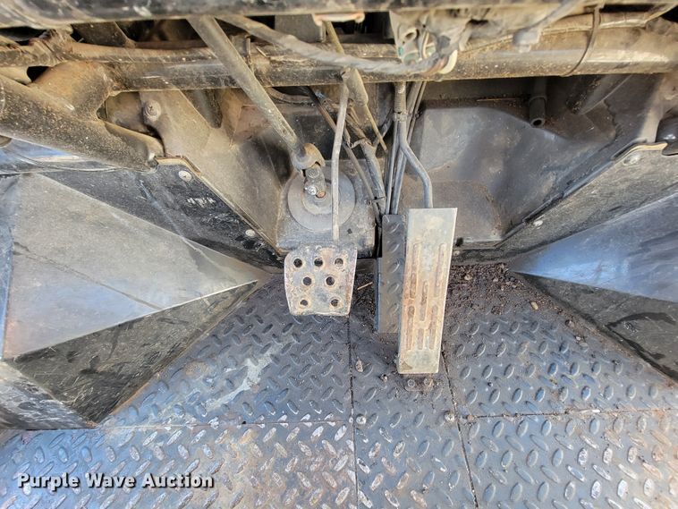 image for item IV9018 2007 Kawasaki Mule 3010  utility vehicle