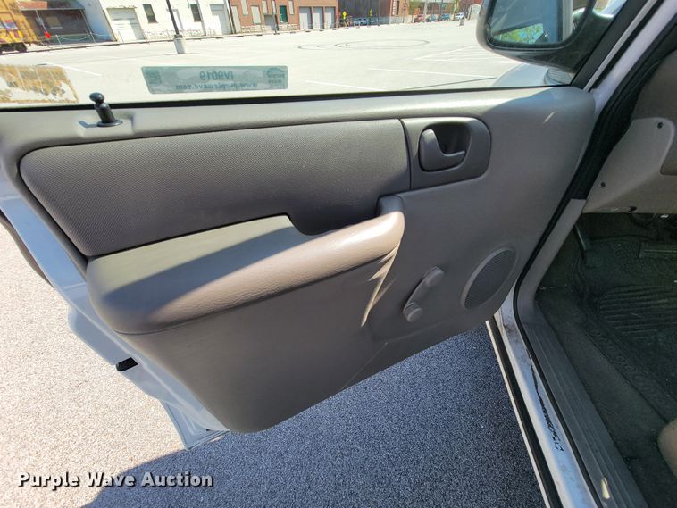 image for item IV9019 2002 Dodge Grand Caravan  van