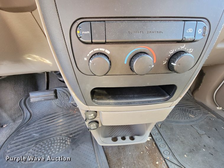 image for item IV9019 2002 Dodge Grand Caravan  van