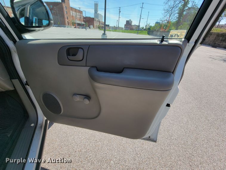 image for item IV9019 2002 Dodge Grand Caravan  van