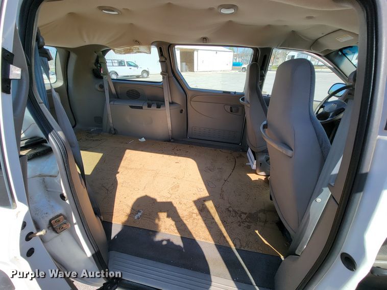 image for item IV9019 2002 Dodge Grand Caravan  van