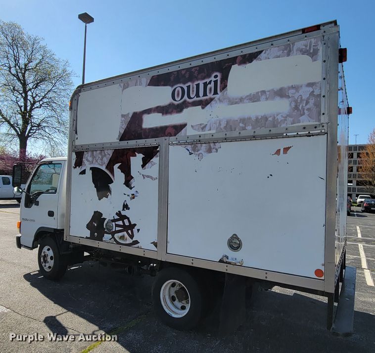 image for item IV9020 2001 Isuzu NPR  box truck