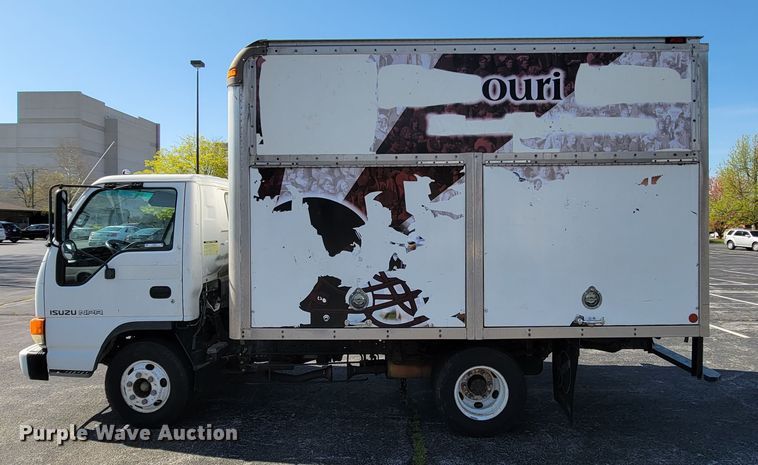 image for item IV9020 2001 Isuzu NPR  box truck