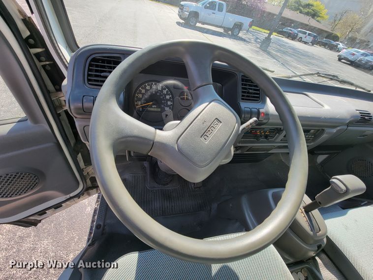 image for item IV9020 2001 Isuzu NPR  box truck