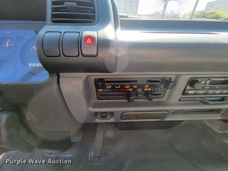 image for item IV9020 2001 Isuzu NPR  box truck