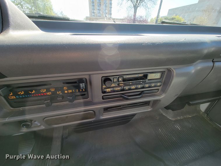 image for item IV9020 2001 Isuzu NPR  box truck