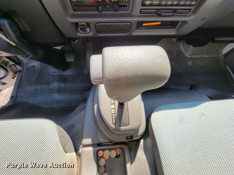 image for item IV9020 2001 Isuzu NPR  box truck