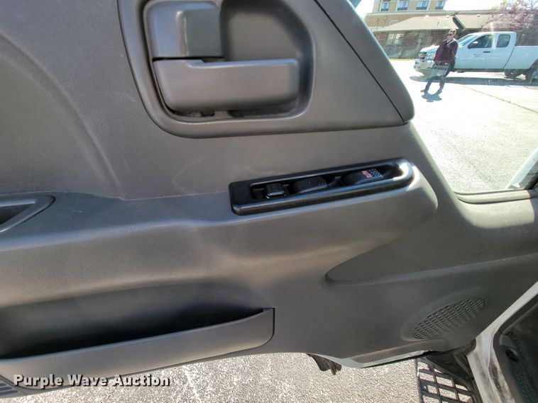 image for item IV9020 2001 Isuzu NPR  box truck