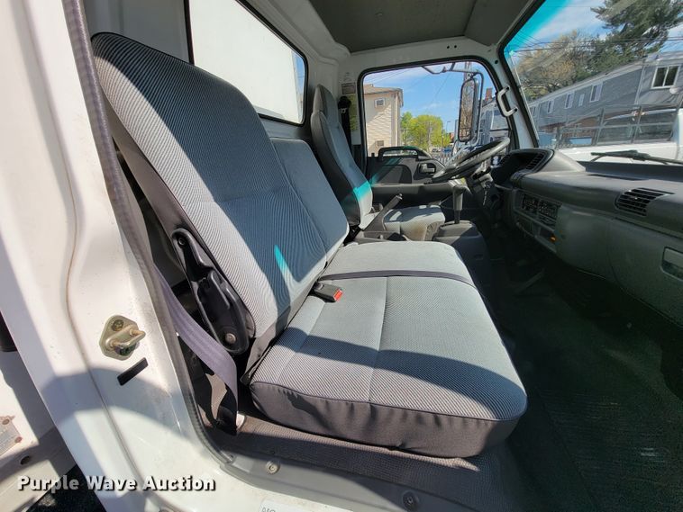 image for item IV9020 2001 Isuzu NPR  box truck