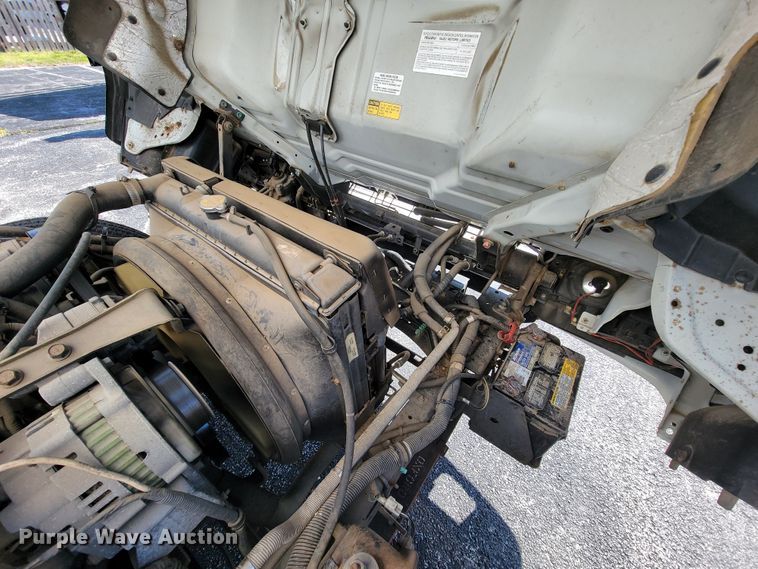 image for item IV9020 2001 Isuzu NPR  box truck