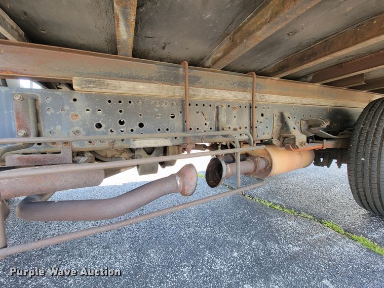 image for item IV9020 2001 Isuzu NPR  box truck