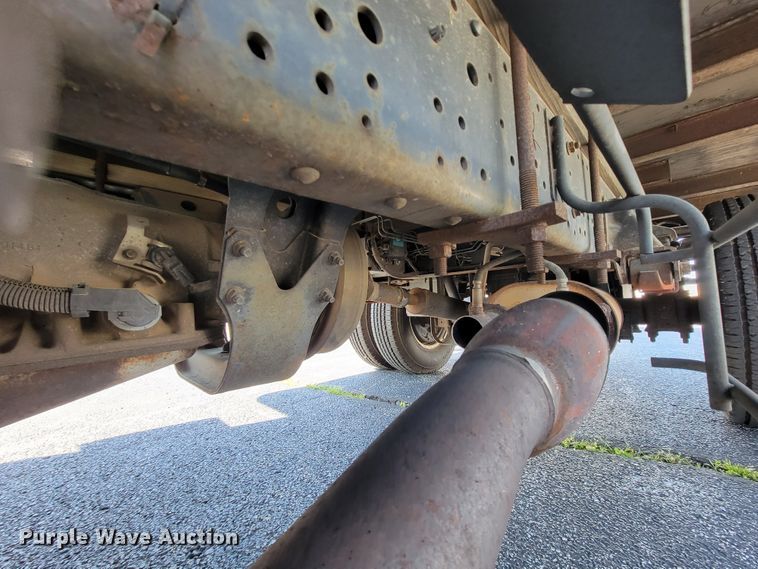 image for item IV9020 2001 Isuzu NPR  box truck