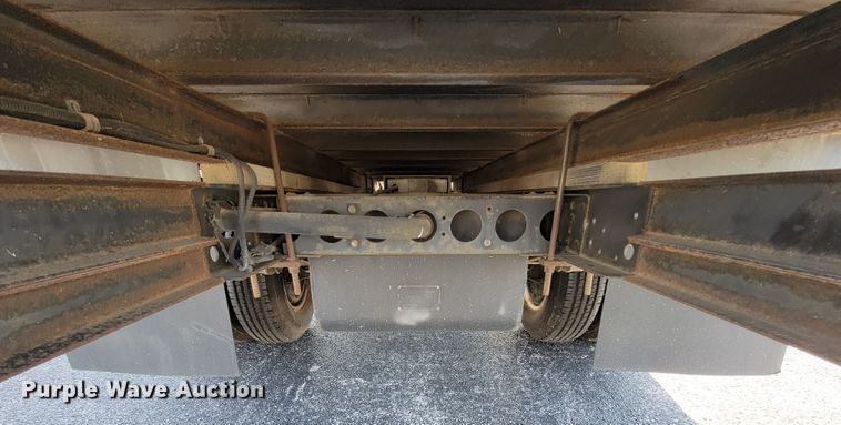 image for item IV9020 2001 Isuzu NPR  box truck