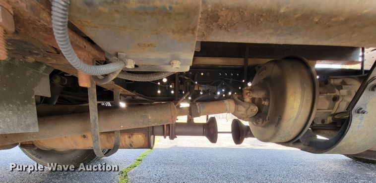 image for item IV9020 2001 Isuzu NPR  box truck