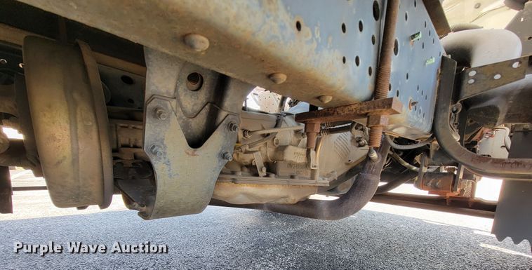 image for item IV9020 2001 Isuzu NPR  box truck