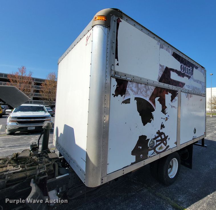 image for item IV9020 2001 Isuzu NPR  box truck