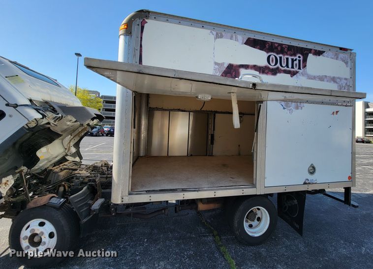 image for item IV9020 2001 Isuzu NPR  box truck