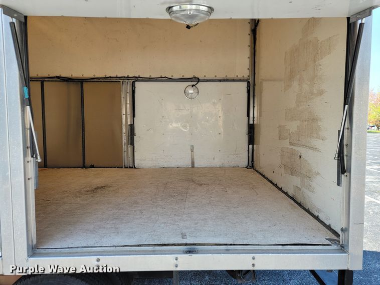 image for item IV9020 2001 Isuzu NPR  box truck