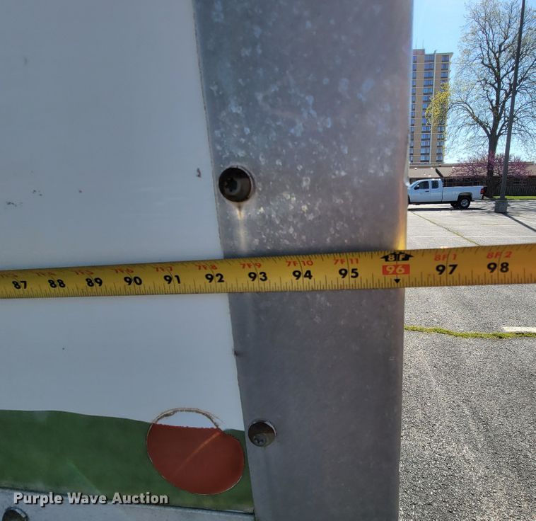 image for item IV9020 2001 Isuzu NPR  box truck