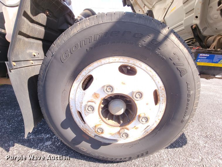 image for item IV9020 2001 Isuzu NPR  box truck