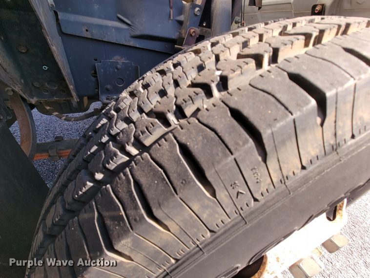 image for item IV9020 2001 Isuzu NPR  box truck