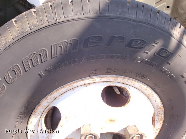 image for item IV9020 2001 Isuzu NPR  box truck