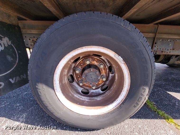 image for item IV9020 2001 Isuzu NPR  box truck