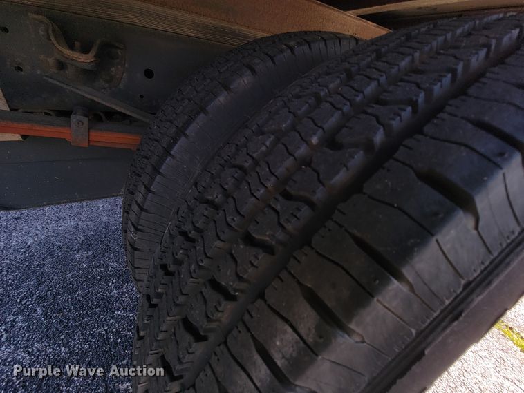 image for item IV9020 2001 Isuzu NPR  box truck