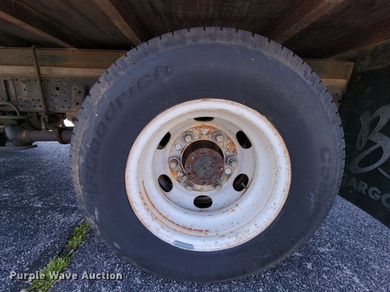 image for item IV9020 2001 Isuzu NPR  box truck