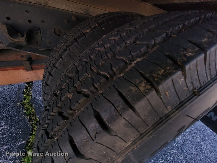 image for item IV9020 2001 Isuzu NPR  box truck