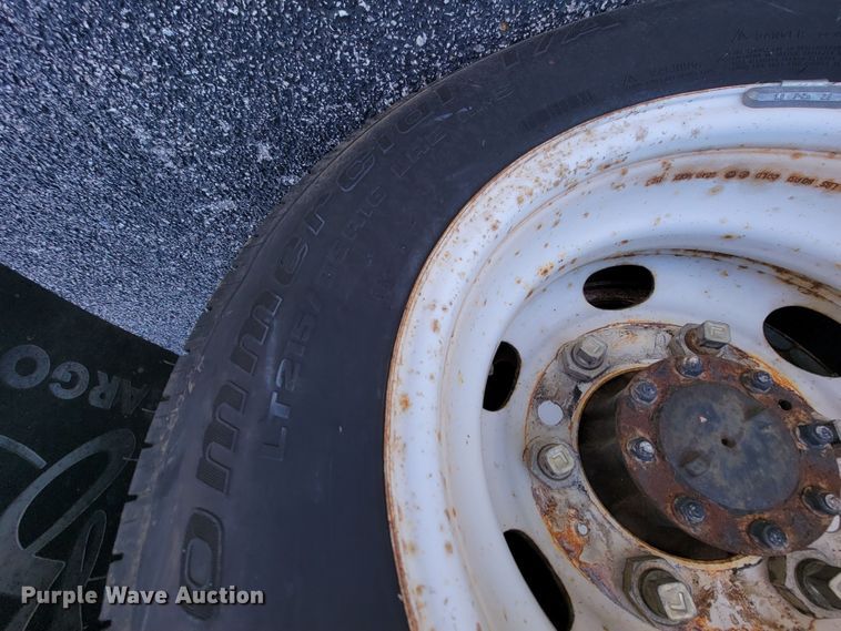 image for item IV9020 2001 Isuzu NPR  box truck