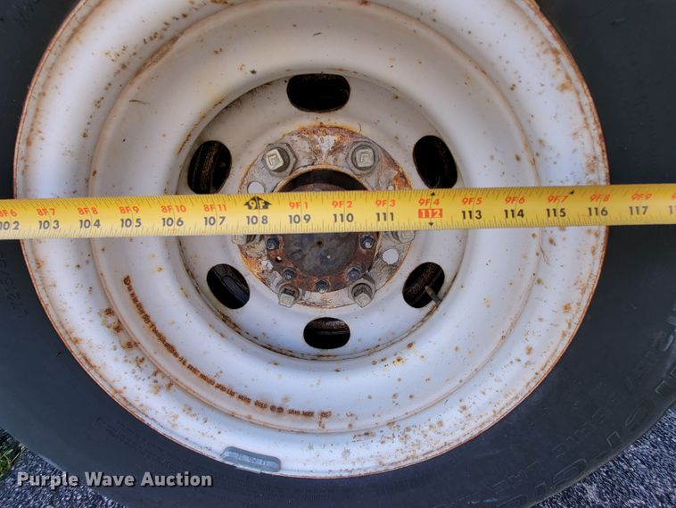 image for item IV9020 2001 Isuzu NPR  box truck