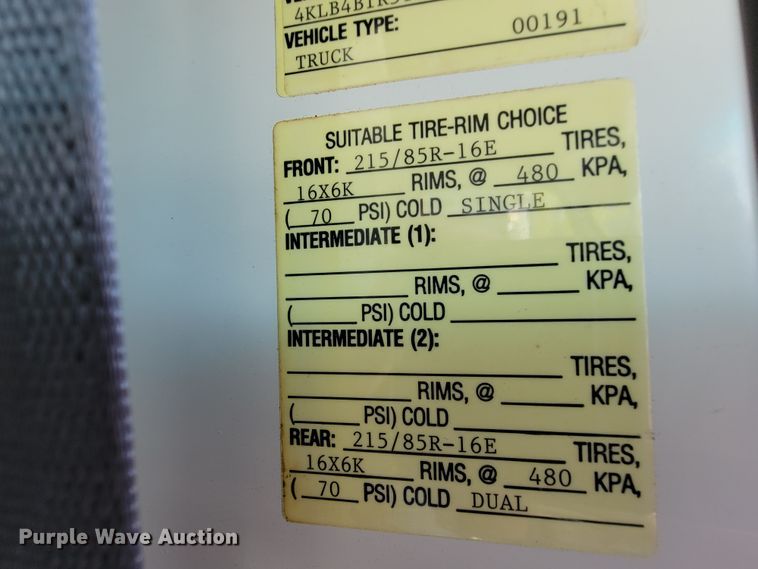 image for item IV9020 2001 Isuzu NPR  box truck