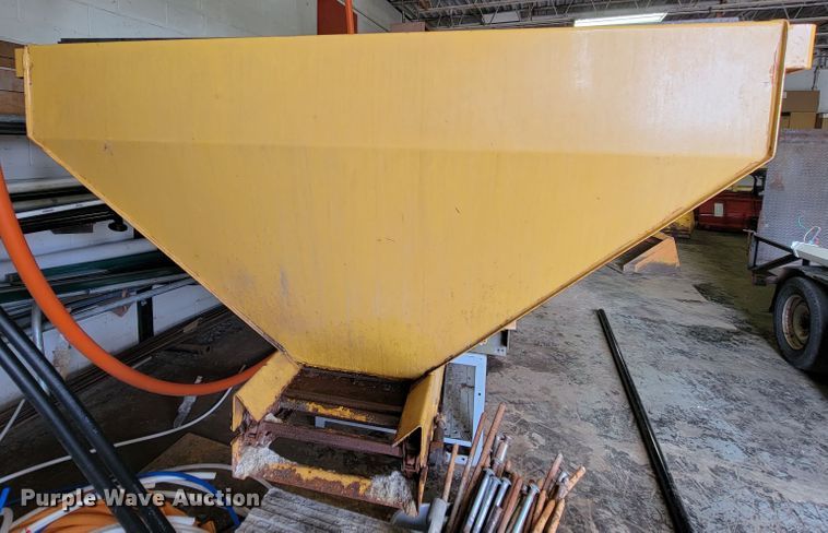 image for item IV9032 HiWay Super P-9  salt spreader