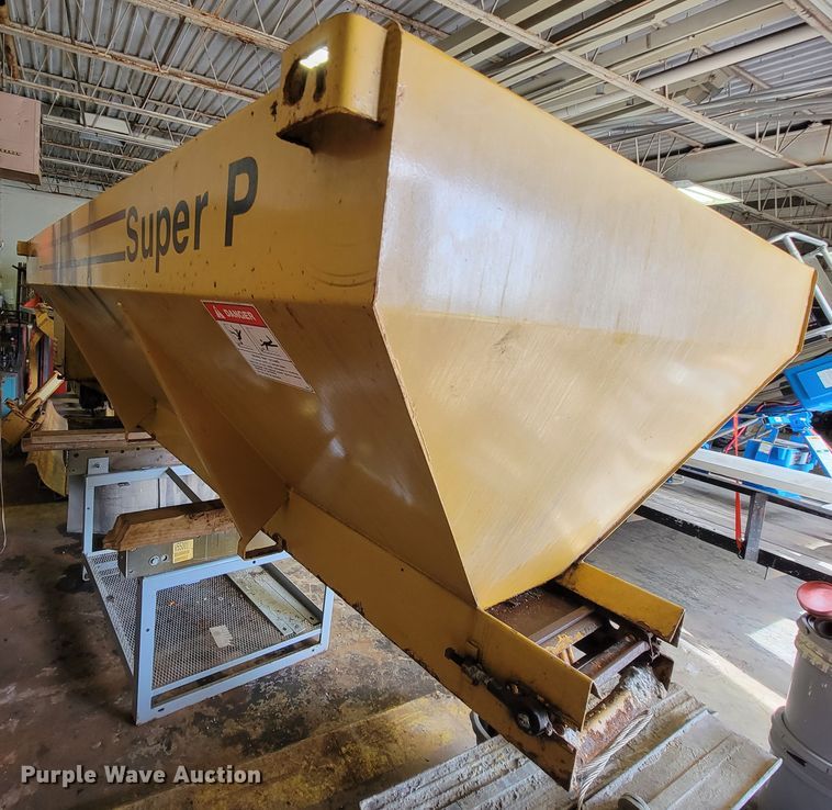 image for item IV9032 HiWay Super P-9  salt spreader