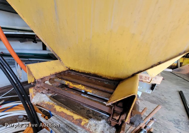 image for item IV9032 HiWay Super P-9  salt spreader