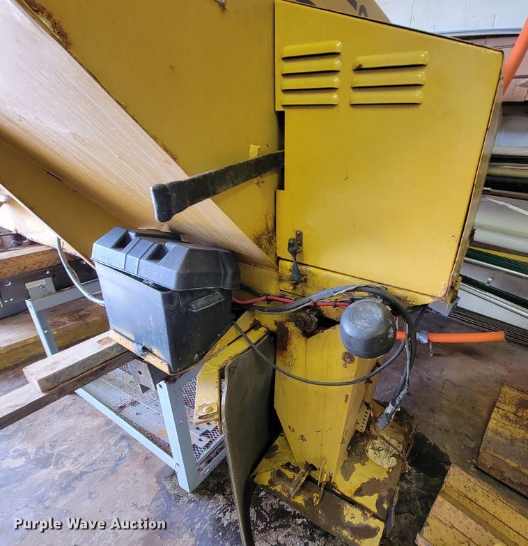 image for item IV9032 HiWay Super P-9  salt spreader