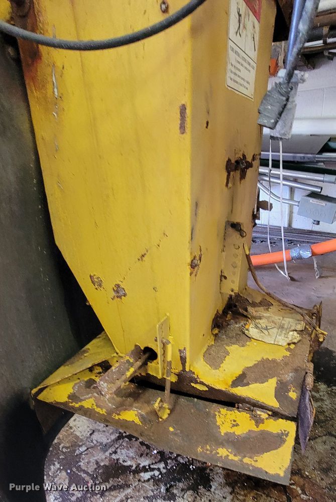 image for item IV9032 HiWay Super P-9  salt spreader