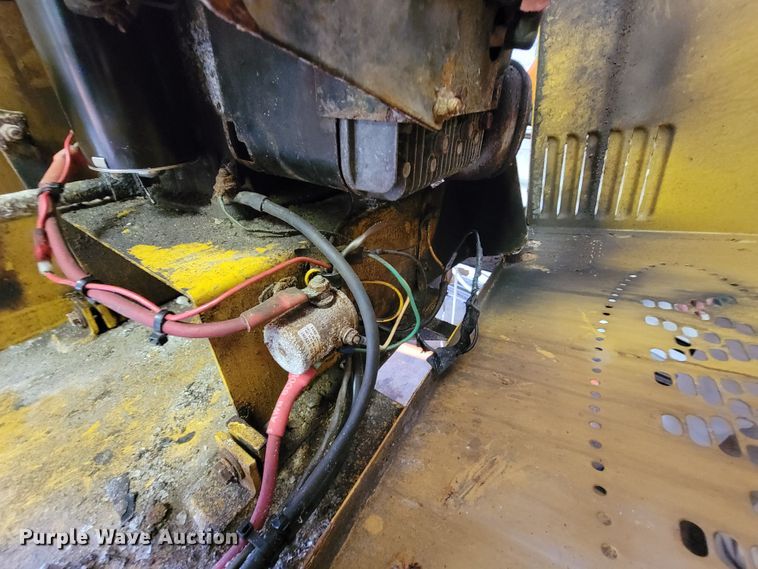 image for item IV9032 HiWay Super P-9  salt spreader