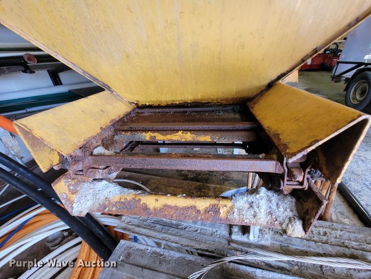 image for item IV9032 HiWay Super P-9  salt spreader