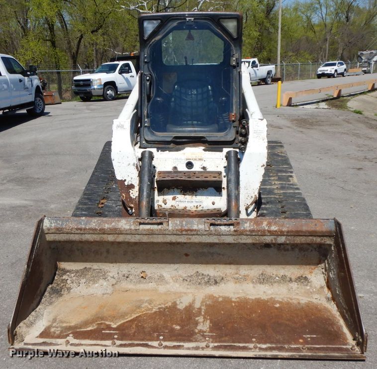 image for item IX9489 2008 Bobcat T250  tracked skid steer loader