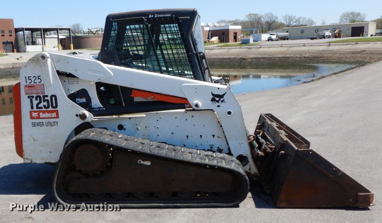 image for item IX9489 2008 Bobcat T250  tracked skid steer loader