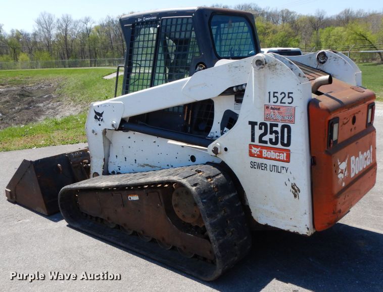 image for item IX9489 2008 Bobcat T250  tracked skid steer loader