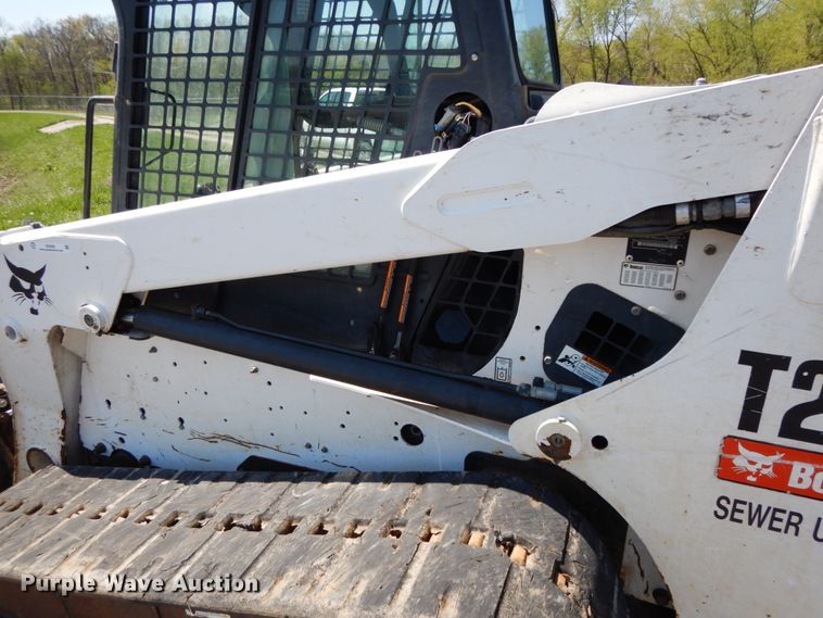 image for item IX9489 2008 Bobcat T250  tracked skid steer loader
