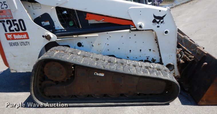 image for item IX9489 2008 Bobcat T250  tracked skid steer loader